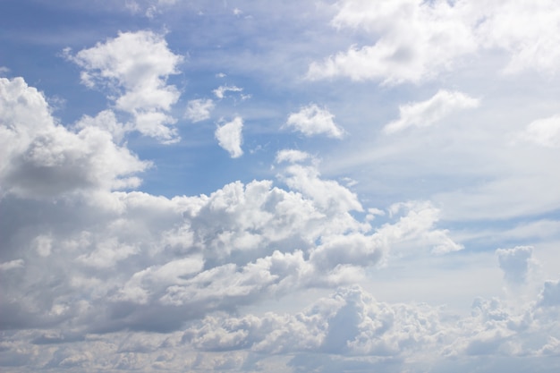 Foto schönen blauen himmel