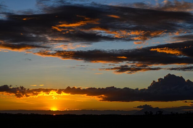 Schöner Afrika-Safari-Sonnenuntergang Amboseli Nationalpark Kenia