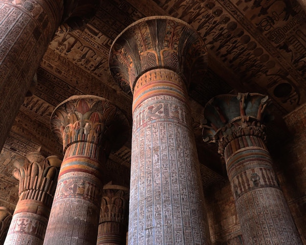 schöner altägyptischer Tempel von Khnum in Esna (Luxor, Ägypten)