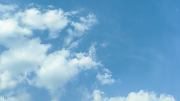 schöner blauer himmel wolken natur hintergrund