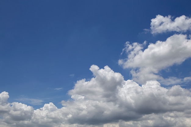 Schöner blauer Himmel