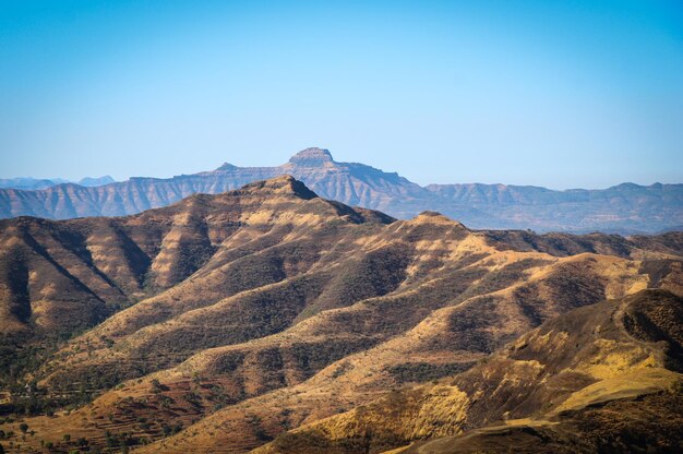 Foto schöner blick auf berge vor klarem blauem himmel