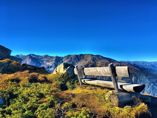 Schöner Blick auf Berge vor klarem blauem Himmel