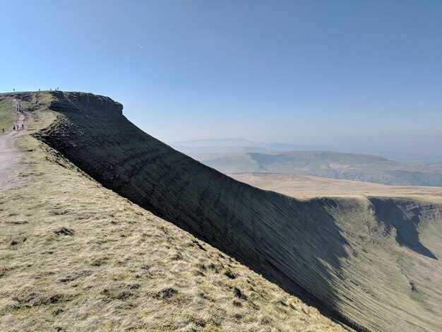 Foto schöner blick auf berge vor klarem blauem himmel