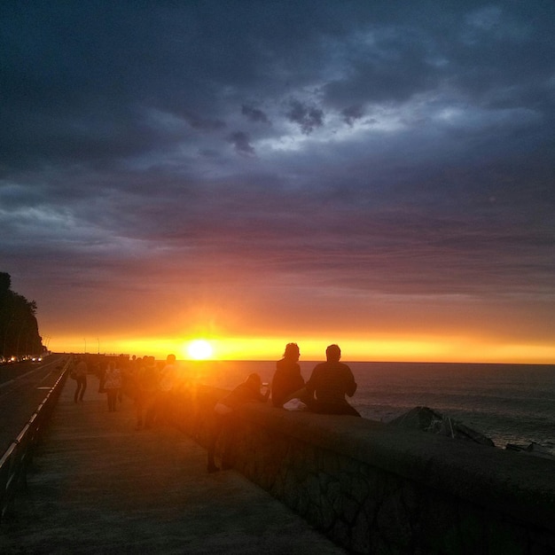 Foto schöner blick auf das meer bei sonnenuntergang