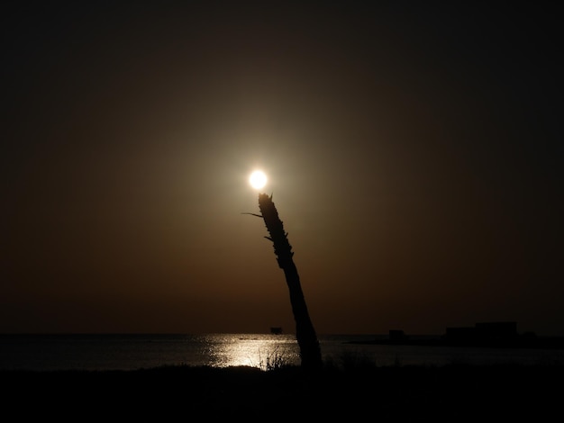 Foto schöner blick auf das meer bei sonnenuntergang