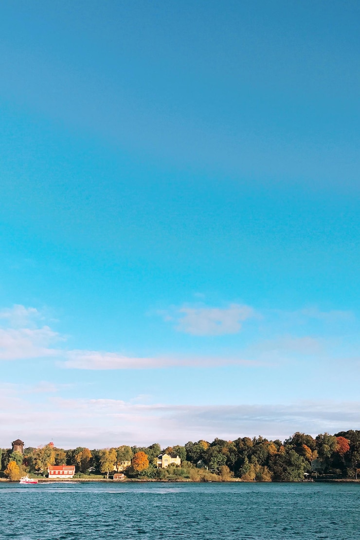 Foto schöner blick auf das meer gegen den blauen himmel