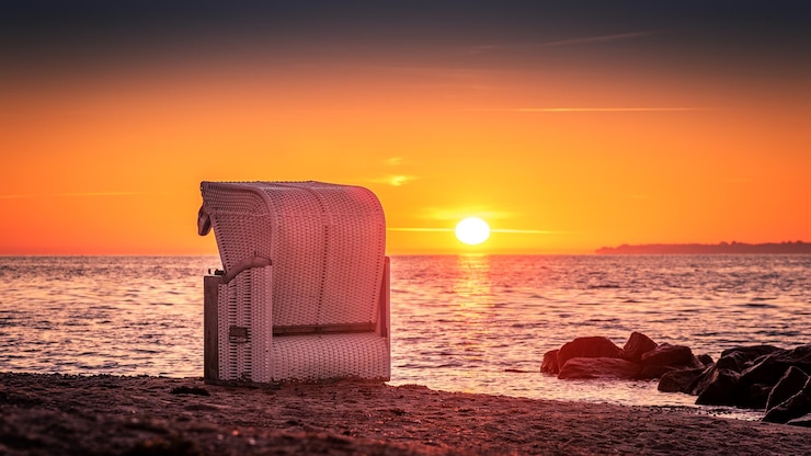 Foto schöner blick auf das meer gegen den himmel beim sonnenuntergang
