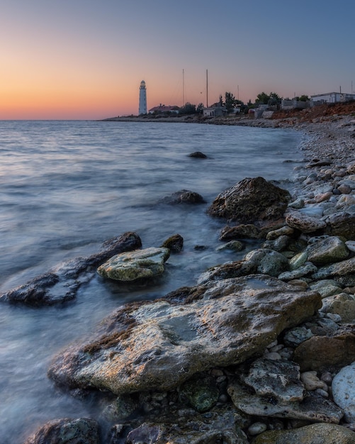 Foto schöner blick auf das meer gegen den himmel beim sonnenuntergang