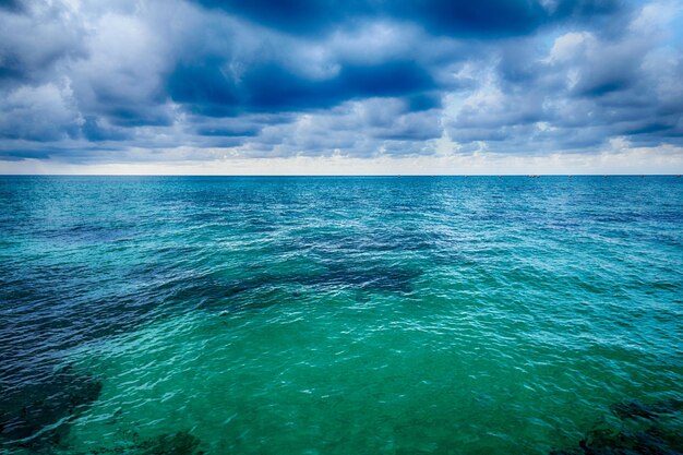 Foto schöner blick auf das meer gegen den himmel