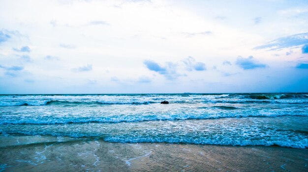 Foto schöner blick auf das meer gegen den himmel