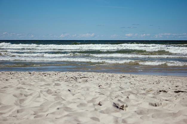 Schöner Blick auf das Meer gegen den Himmel