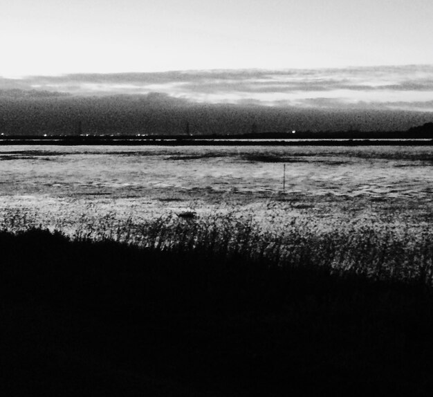 Foto schöner blick auf das meer gegen den himmel