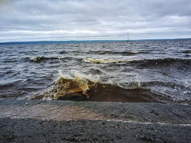 Foto schöner blick auf das meer gegen den himmel