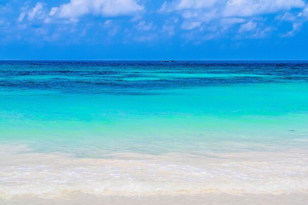 Schöner Blick auf das Meer gegen den Himmel