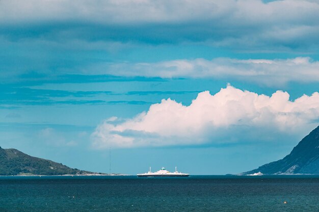 Foto schöner blick auf das meer gegen den himmel