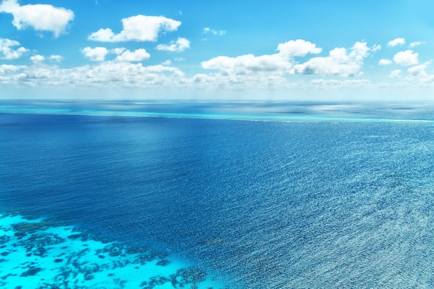 Foto schöner blick auf das meer gegen den himmel