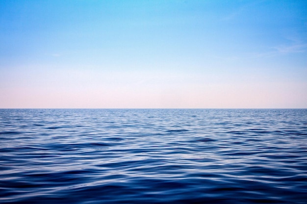 Schöner Blick auf das Meer gegen den Himmel