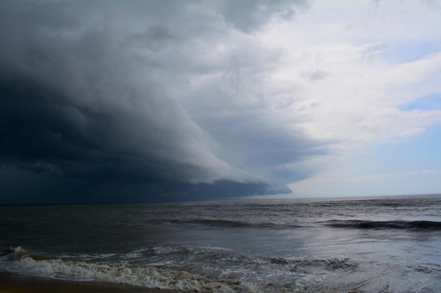 Schöner Blick auf das Meer gegen den Himmel