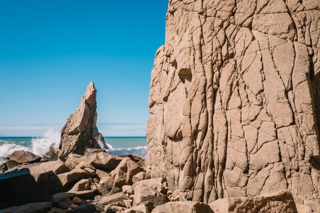 Foto schöner blick auf das meer gegen den klaren blauen himmel