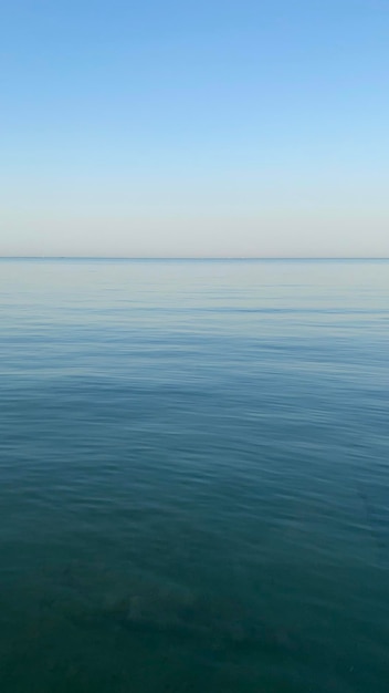 Foto schöner blick auf das meer vor klarem himmel