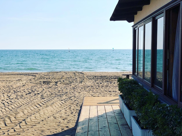 Foto schöner blick auf das meer vor klarem himmel