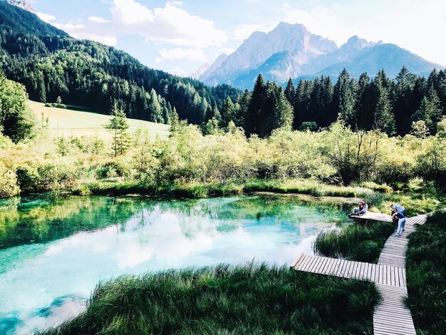 Foto schöner blick auf den see und die berge