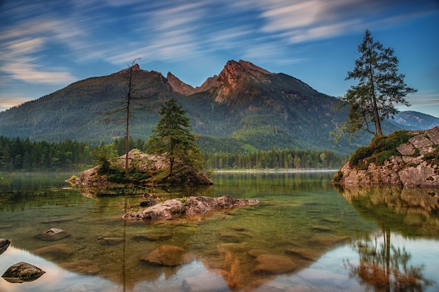 Schöner Blick auf den See und die Berge