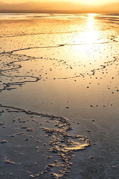 Foto schöner blick auf den strand beim sonnenuntergang