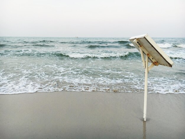 Foto schöner blick auf den strand gegen den himmel