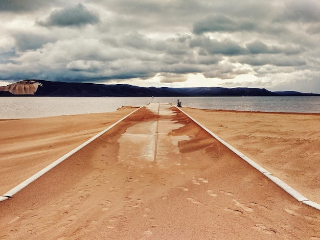 Foto schöner blick auf den strand gegen den himmel