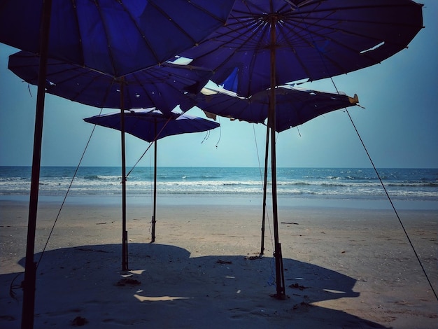 Schöner Blick auf den Strand gegen den Himmel