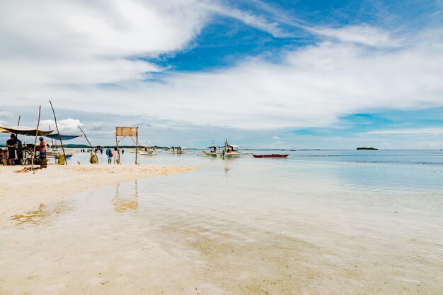 Foto schöner blick auf den strand gegen den himmel