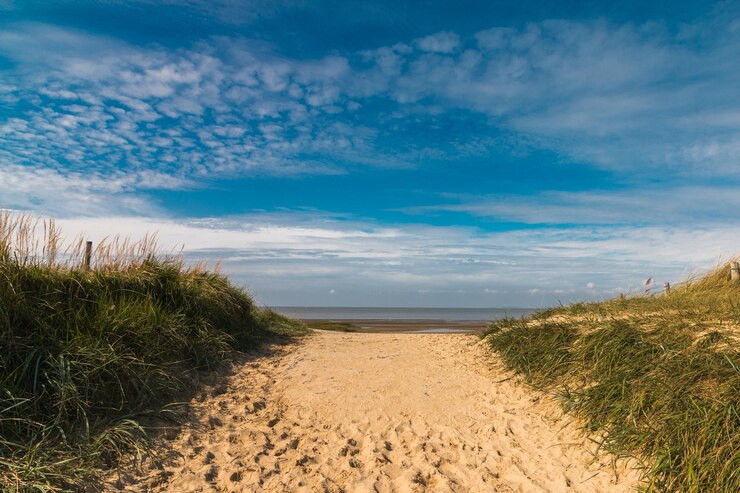Foto schöner blick auf den strand vor blauem himmel