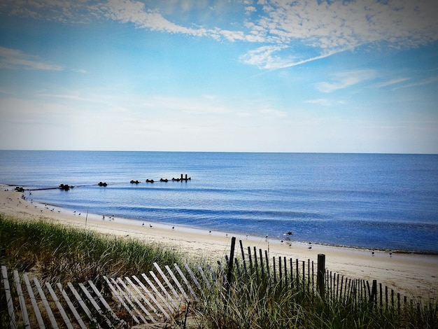 Foto schöner blick auf den strand vor blauem himmel