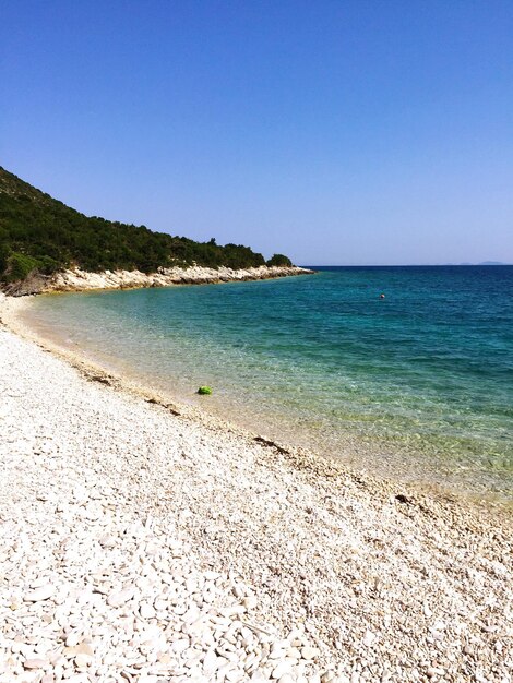 Foto schöner blick auf den strand vor klarem himmel