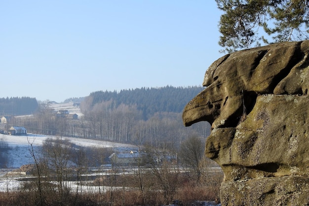 Foto schöner blick auf die berge gegen den klaren himmel im winter