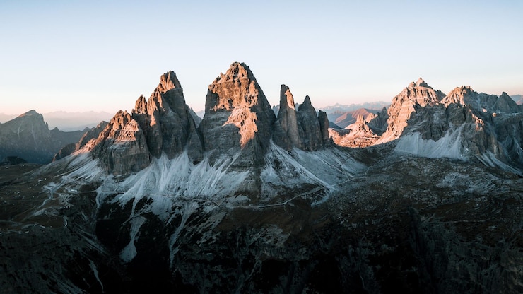 Foto schöner blick auf die berge vor klarem himmel