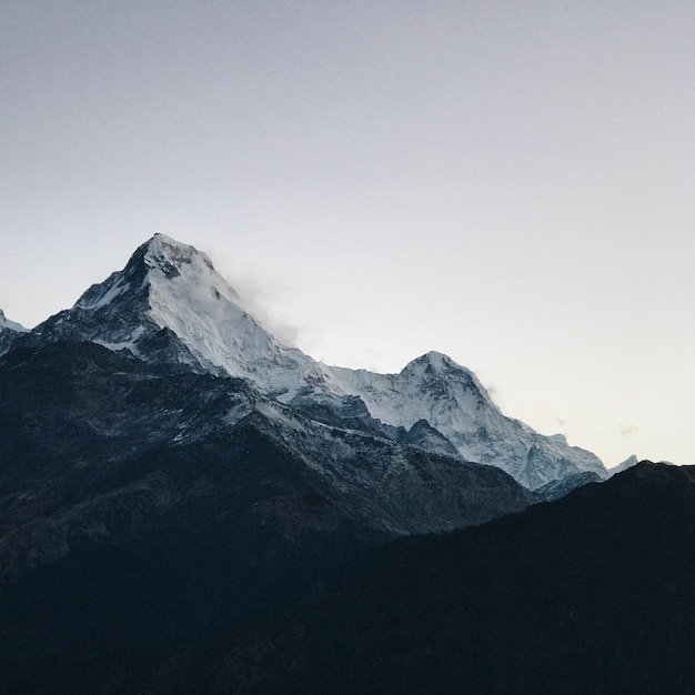 Foto schöner blick auf die berge vor klarem himmel