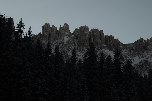 Foto schöner blick auf die berge vor klarem himmel