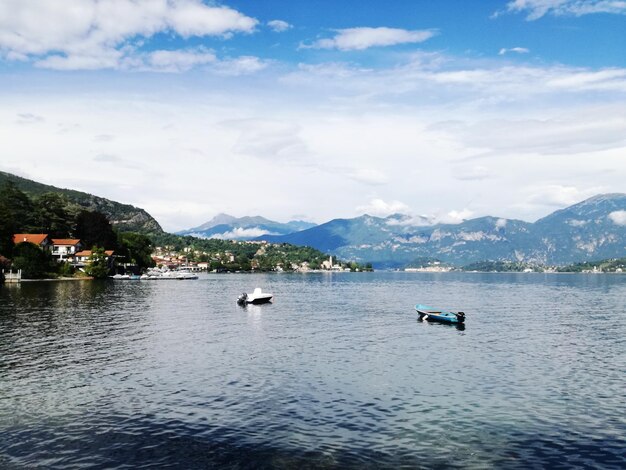 Schöner Blick auf die Bucht gegen den Himmel