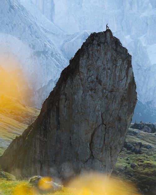 Schöner Blick auf die felsigen Berge