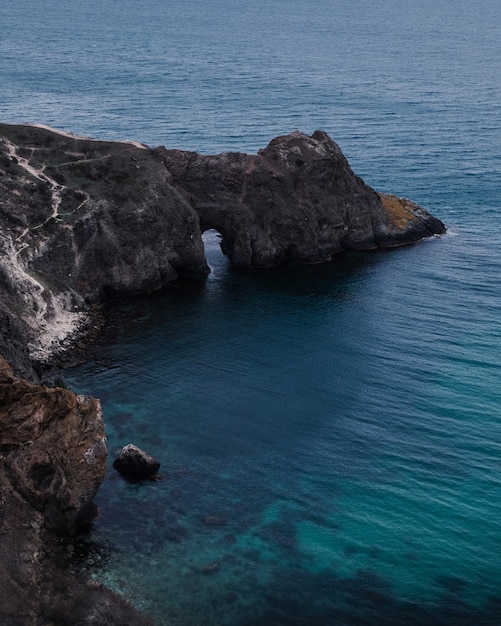 Schöner Blick auf die Grotte am Meer