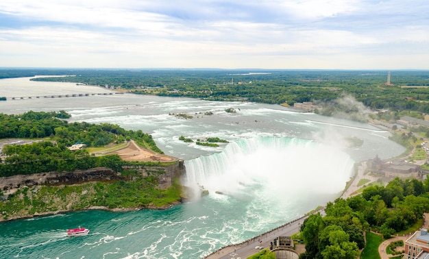 Foto schöner blick auf die niagara-fälle gegen den himmel