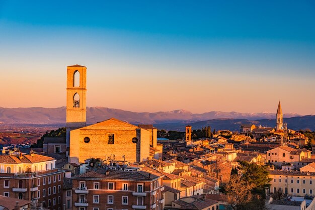 Schöner Blick auf die Rocca Paolina Perugia in Italien beim Sonnenuntergang