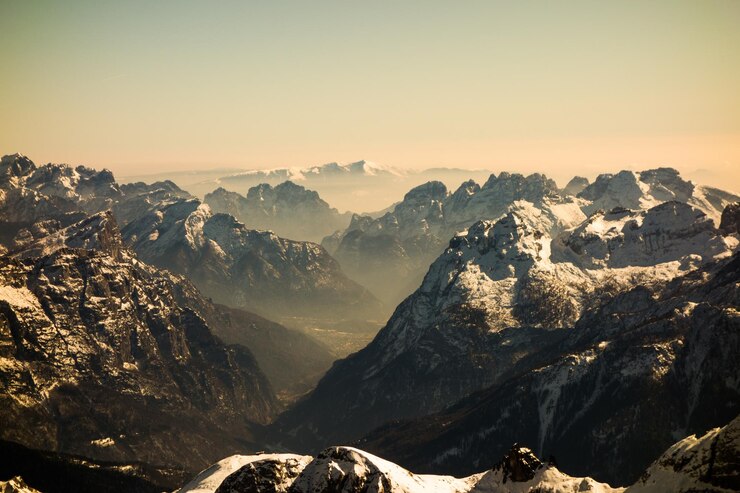 Foto schöner blick auf schneebedeckte berge vor klarem himmel
