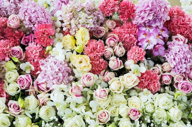 Schöner Blumenhintergrund für Hochzeitsszene