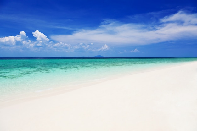 Schöner einsamer Strand