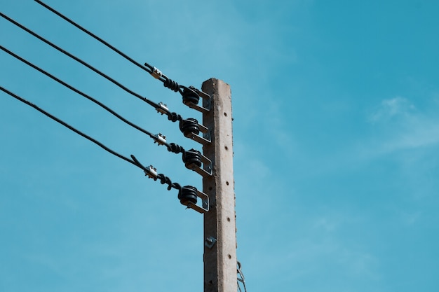 Schöner elektrischer Pfosten, Himmelhintergrund