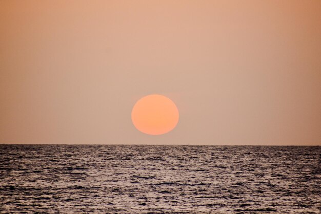 Schöner farbiger Sonnenuntergang